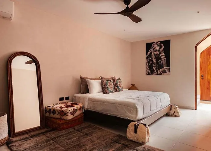 Arch Mansion La Veleta For 28 Guests